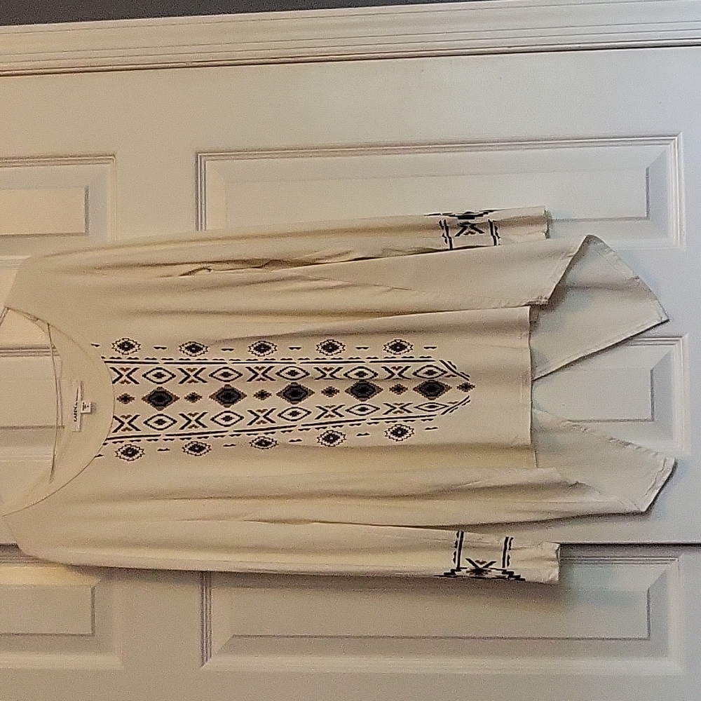 Soft long sleeve shirt w/ pattern, size S